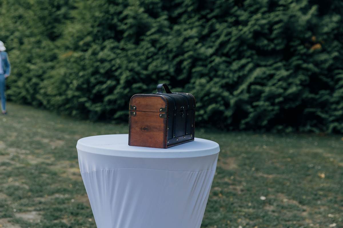 Coffret des alliances avant la cérémonie laïque au château