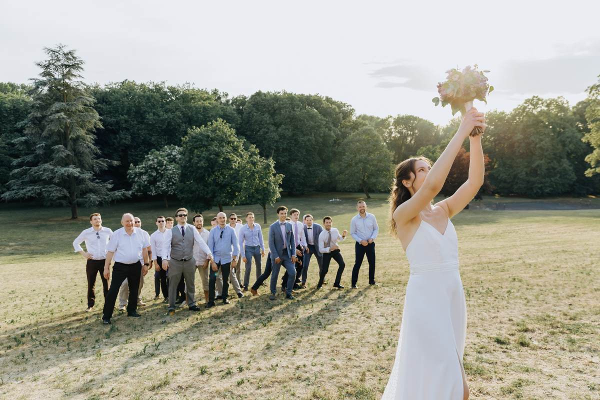 Photo de groupe créative dans le parc du Château de la Tour