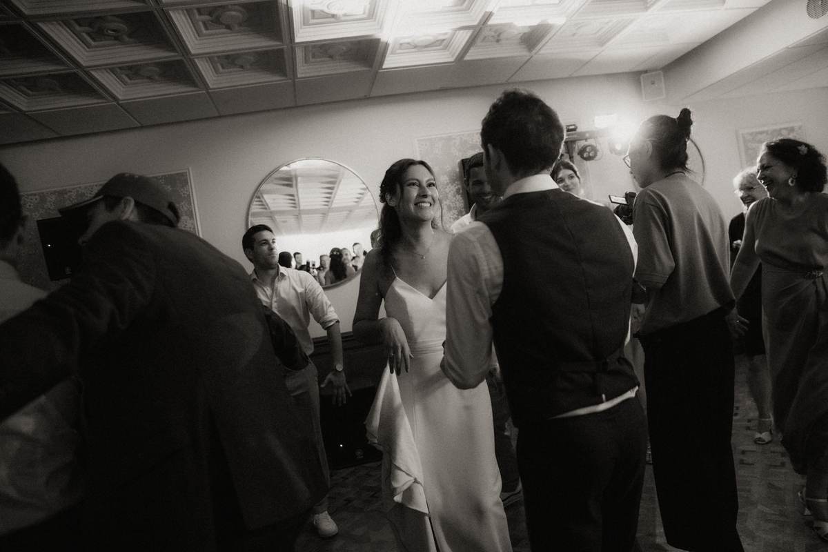 Entrée de Laura et Johan dans la soirée de mariage