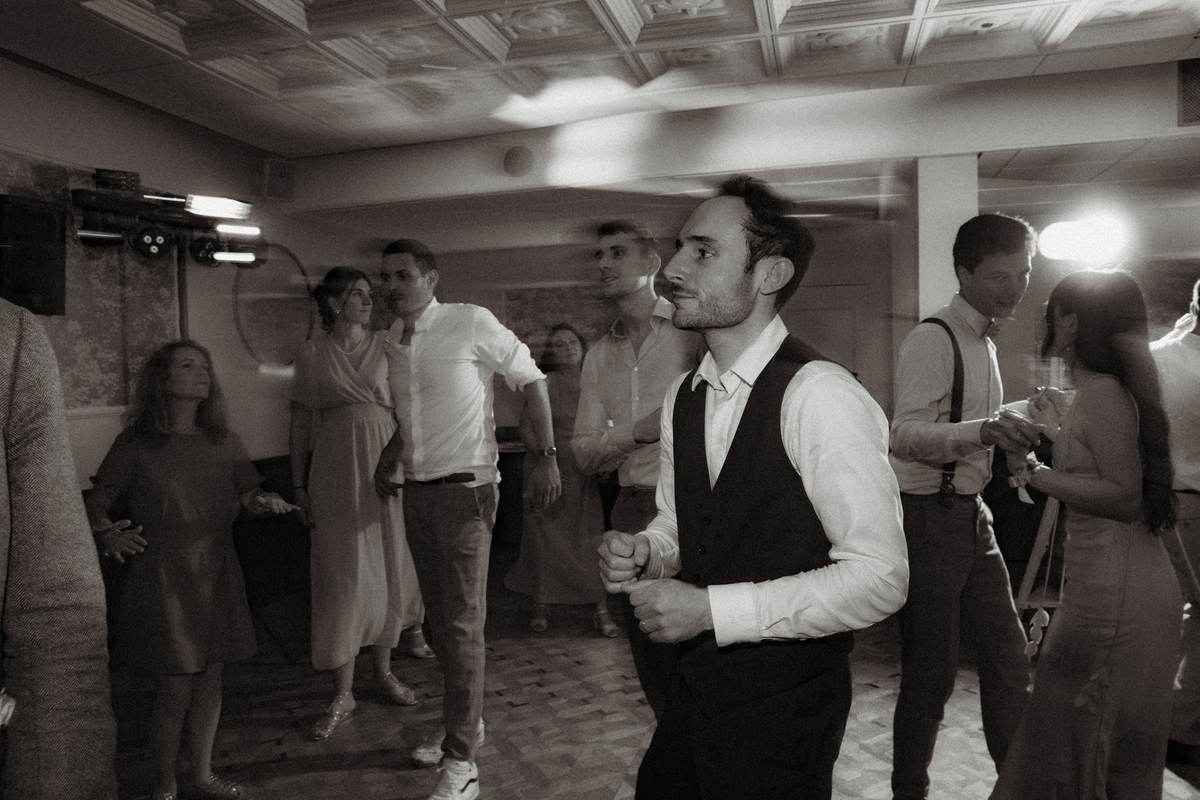 Ambiance de la piste de danse au Château de la Tour