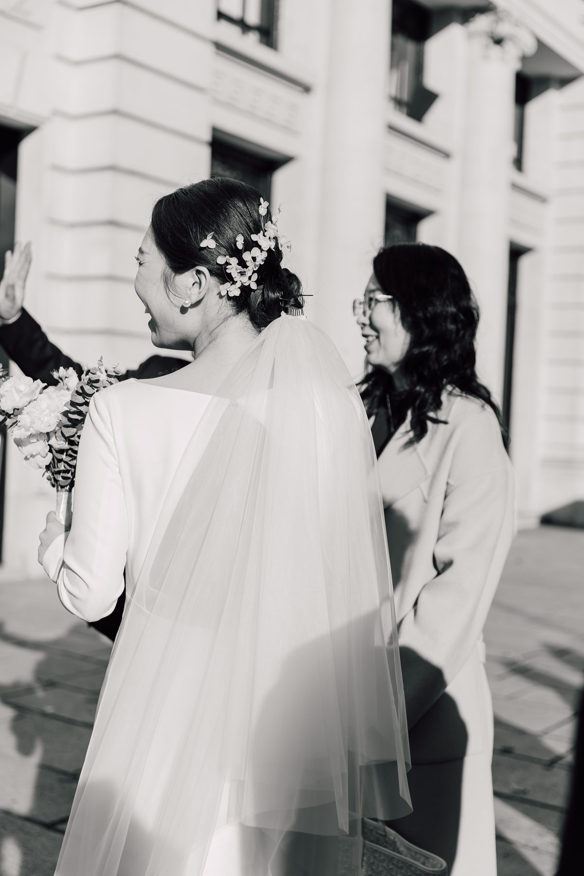 Arrivée de la mariée à la mairie du 5e arrondissement de Paris