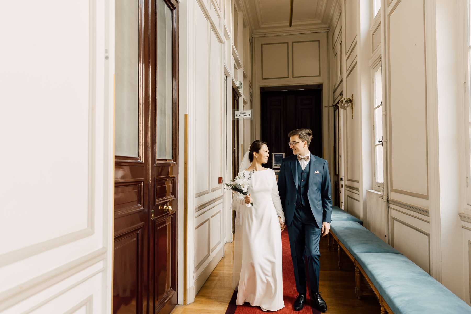 Portrait de couple dans les salons de la mairie du 5e à Paris