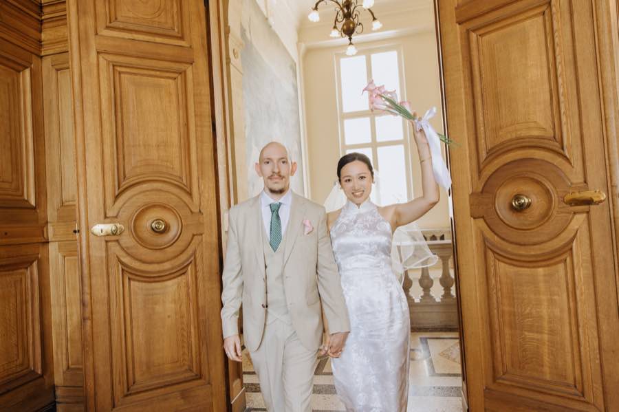 Entrée de Jing et Celestien dans la salle des mariages
