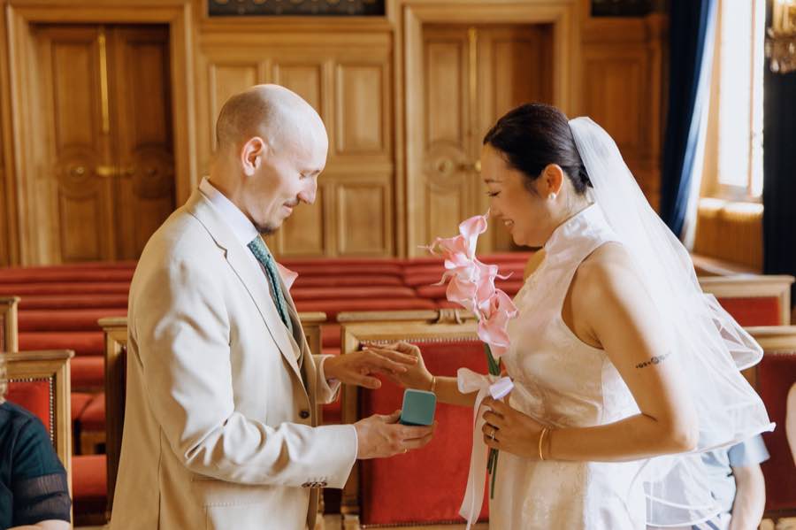 Échange des alliances pendant le mariage civil