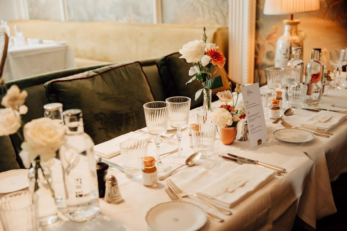 Décoration de table pour une réception de mariage à l’Eldorado