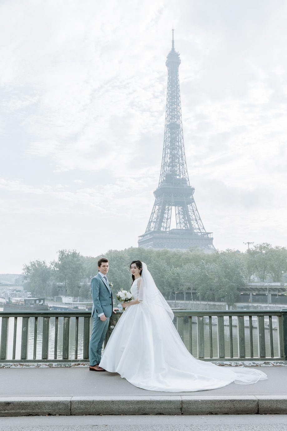 Photo de couple mariage Paris Tour Eiffel