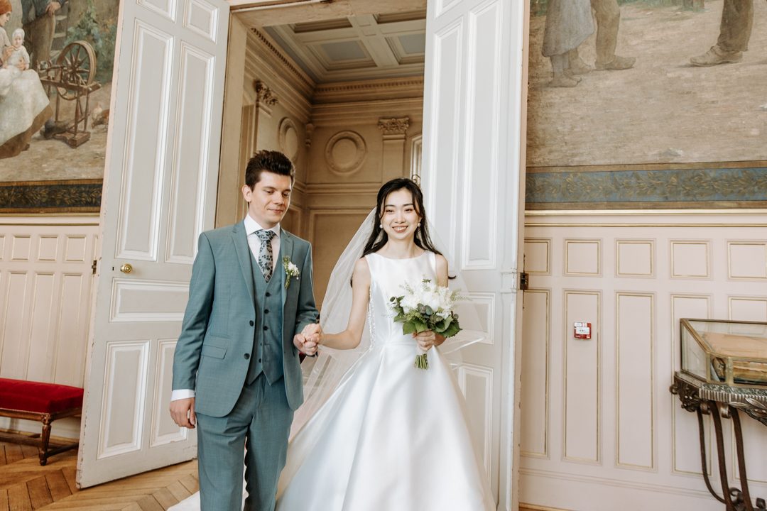 Portrait des mariés en intérieur