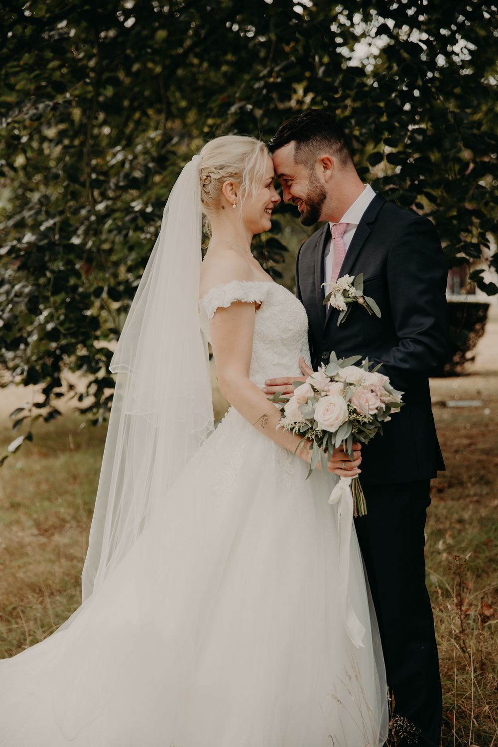 portraits naturels de couple apres un mariage civil