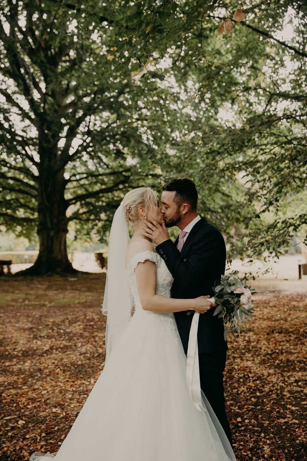 portraits naturels de couple apres un mariage civil