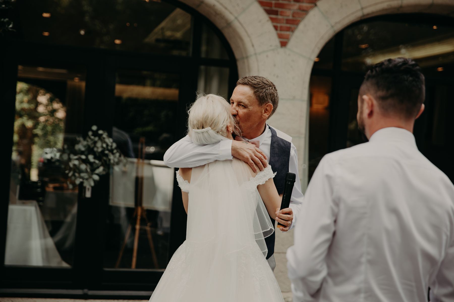 moments naturels et emotions pendant un mariage civil