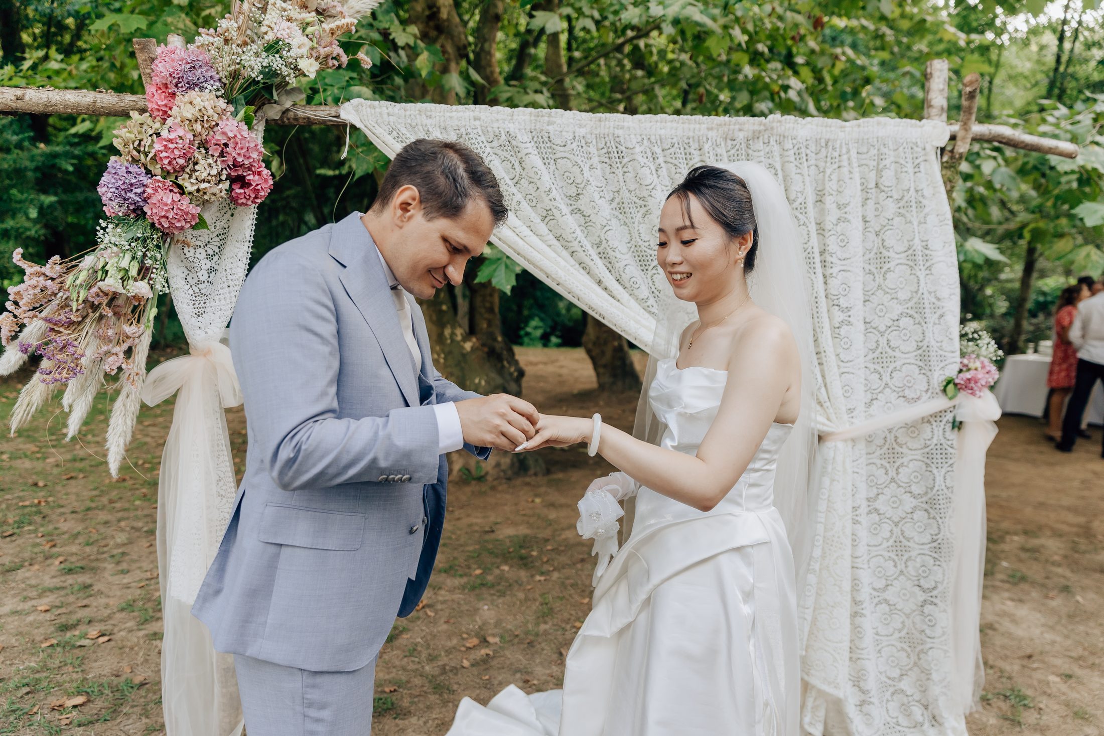 Mariage champêtre de Zhiyao et Benoit à La Bastide-Clairence au Pays Basque