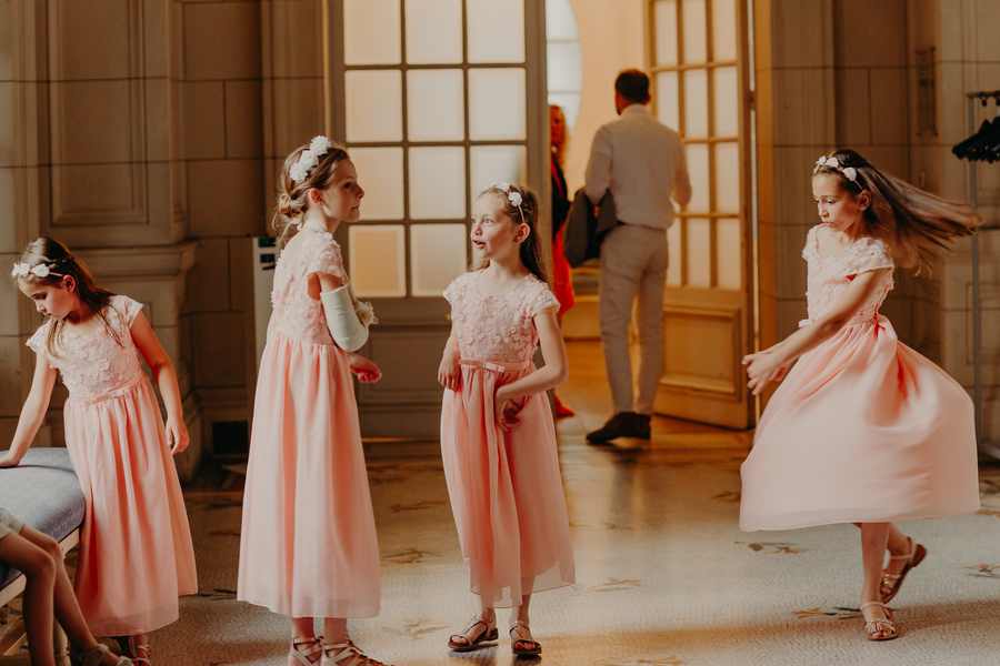Enfants d'honneur dans la mairie de Versailles