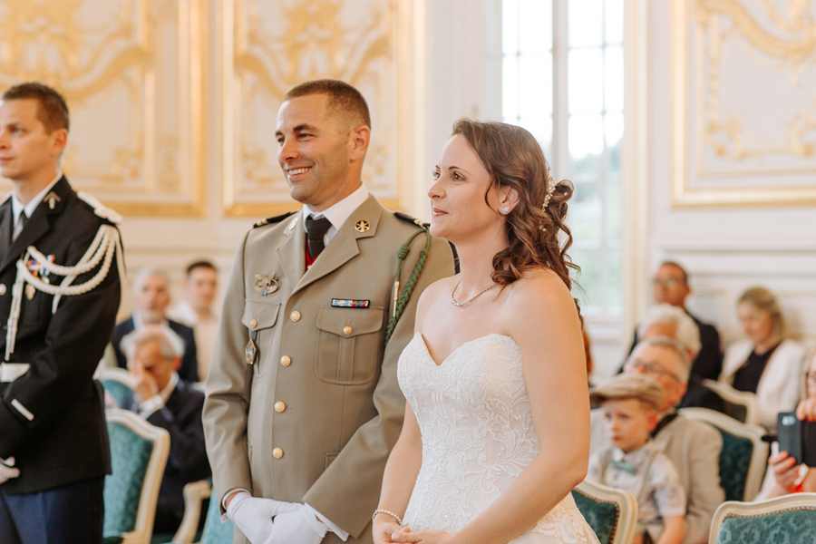 Ceremonie civile et famille a la mairie
