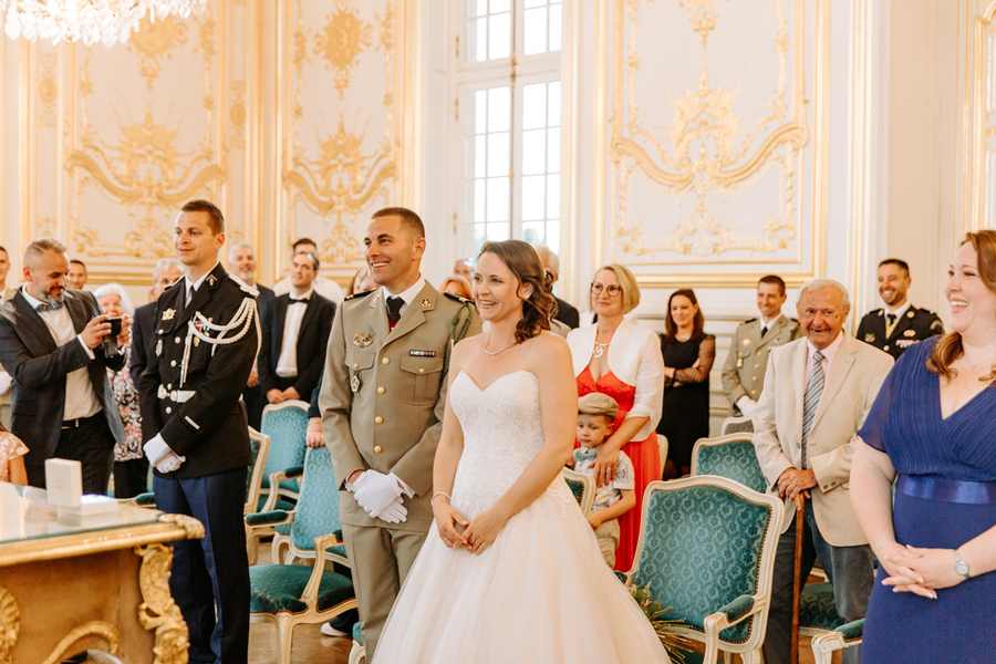 Invites et maries pendant la ceremonie