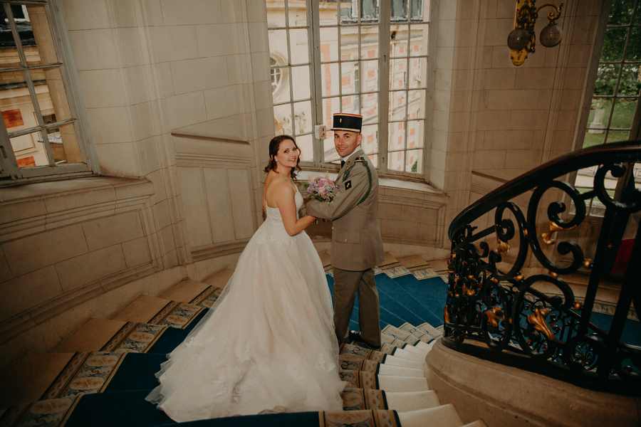 Couple dans l'architecture interieure de Versailles