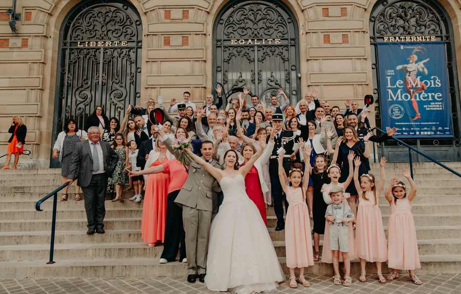 Photo de groupe devant la mairie de Versailles