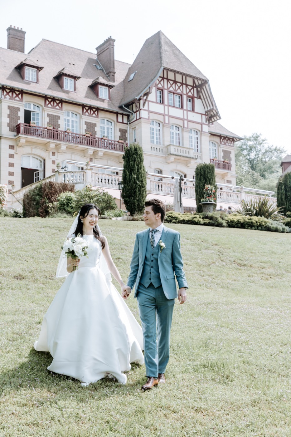 Maries dans le jardin du château