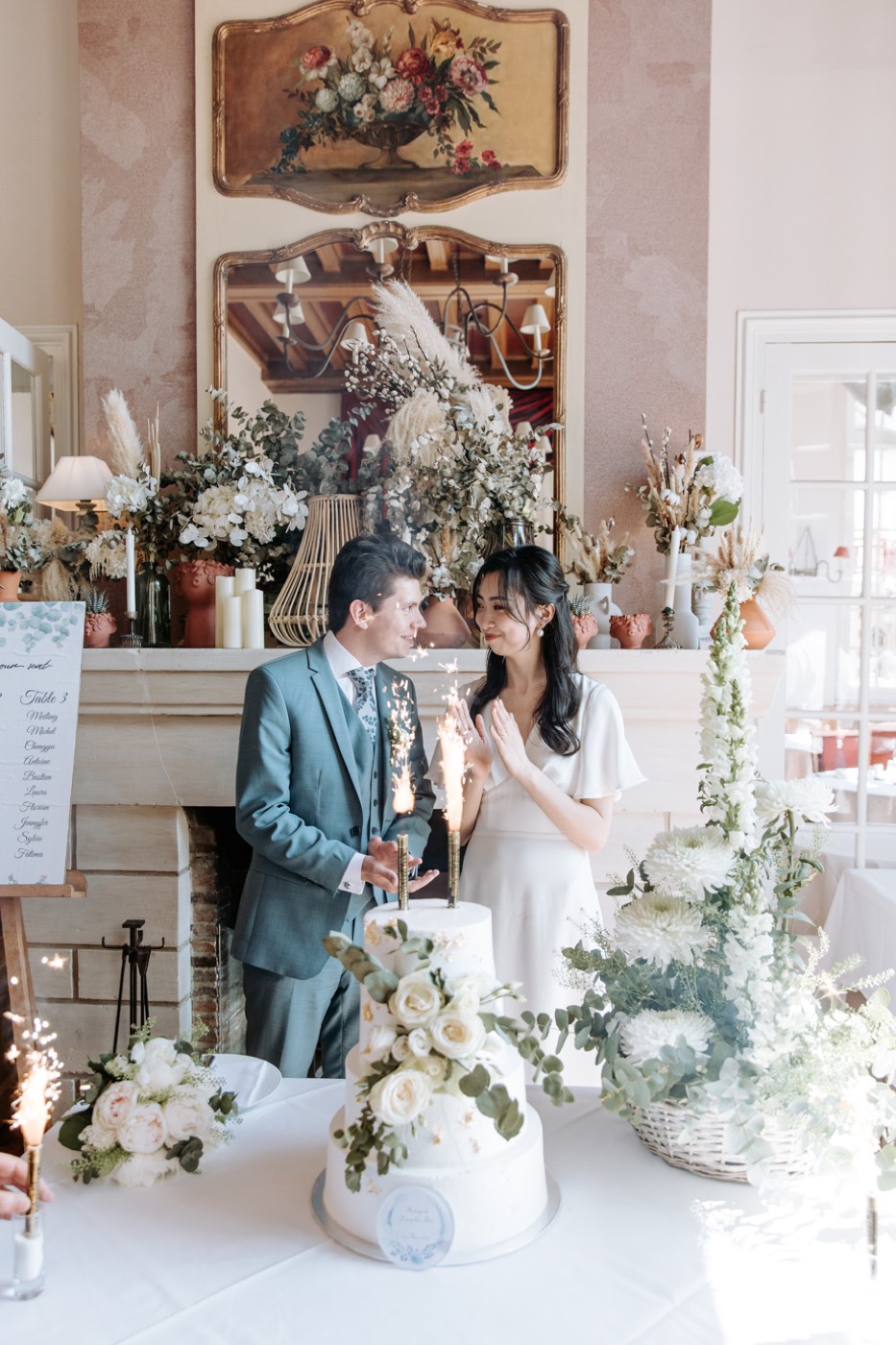 Maries pendant la réception de mariage