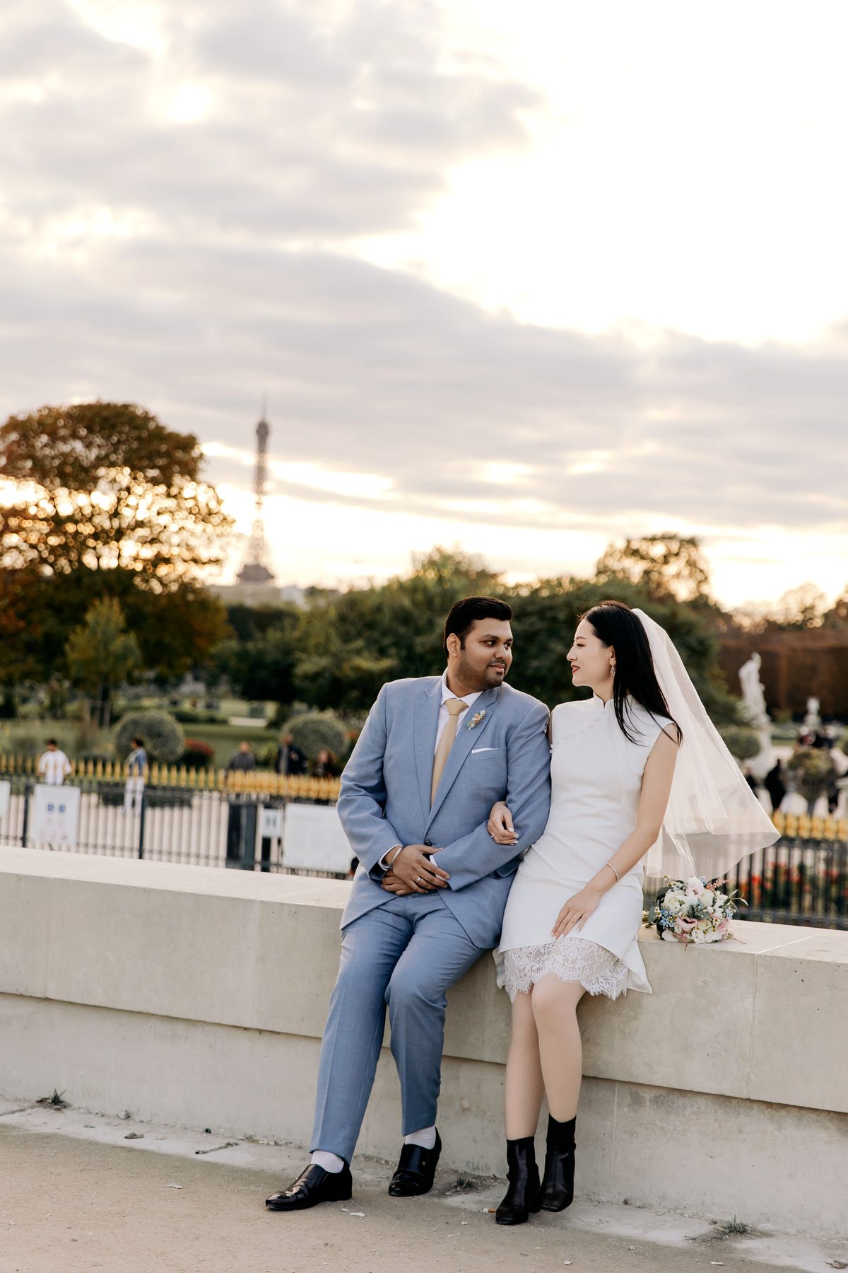 Couple portrait in Paris