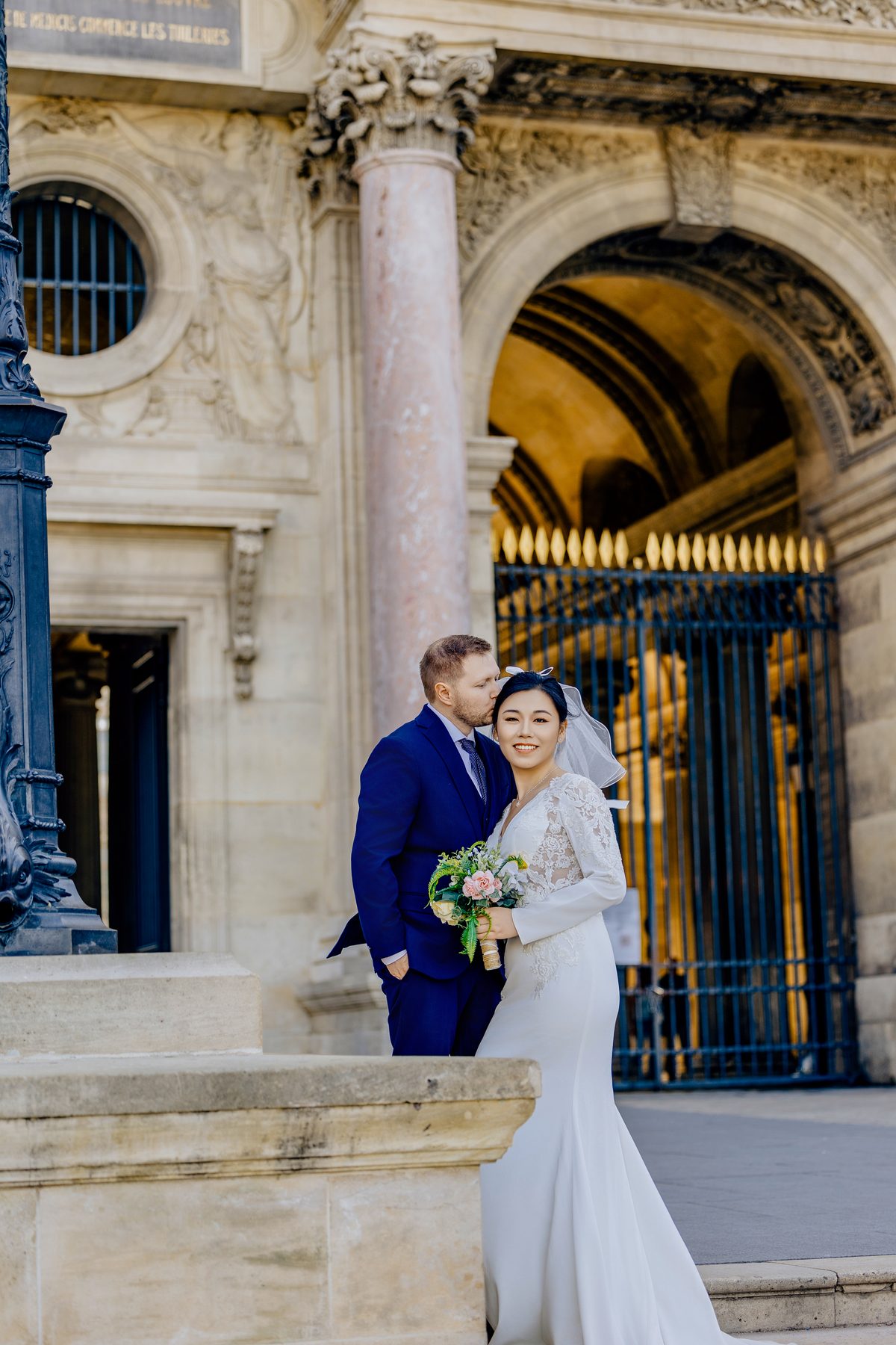Romantic couple photography in Paris