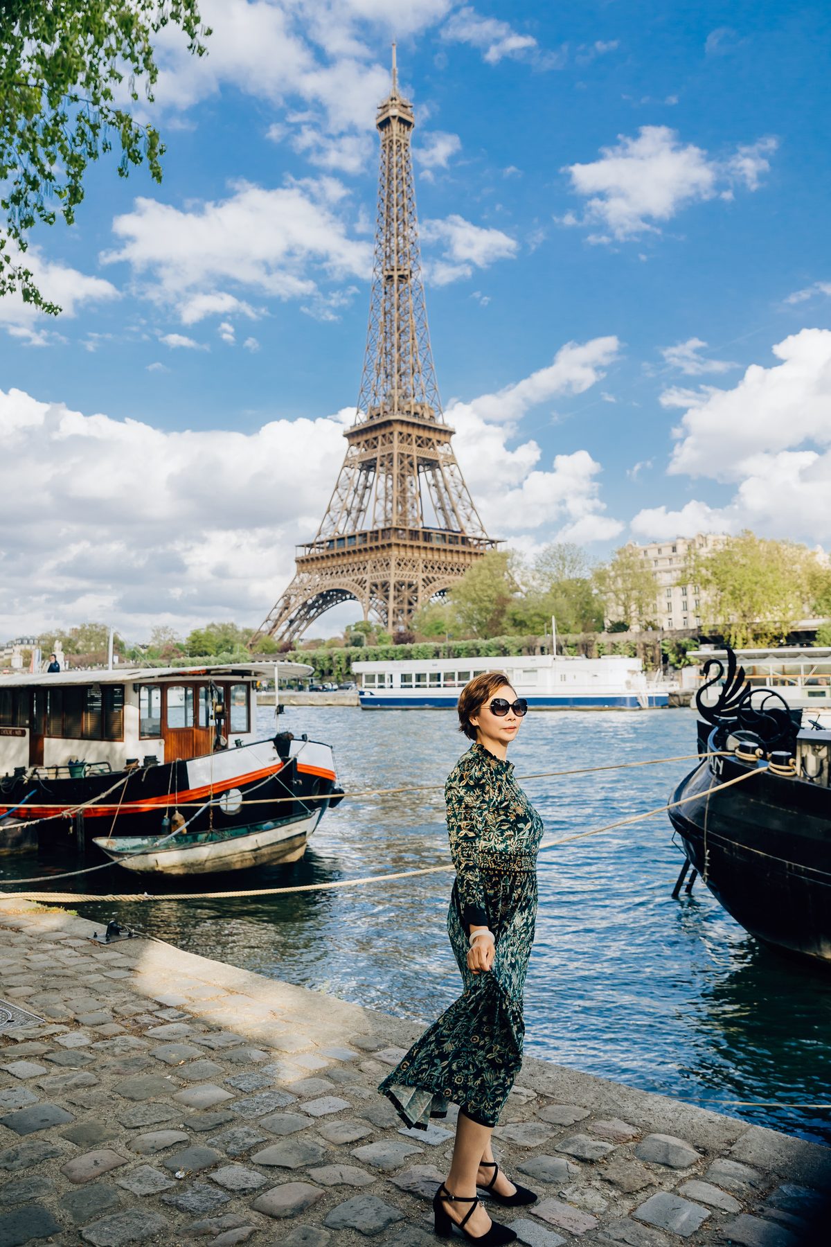 Solo Paris vacation photoshoot by the Seine and Eiffel Tower