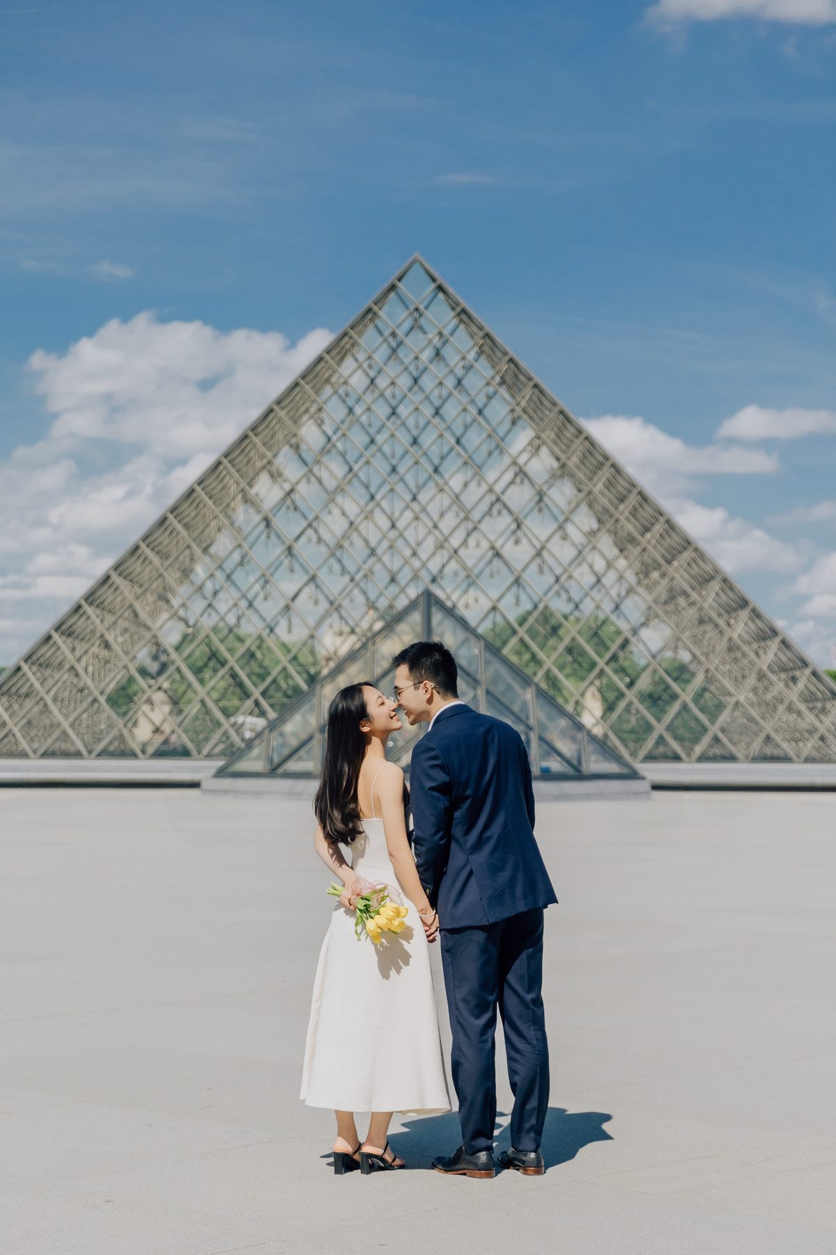Elegant couple travel photography in Paris