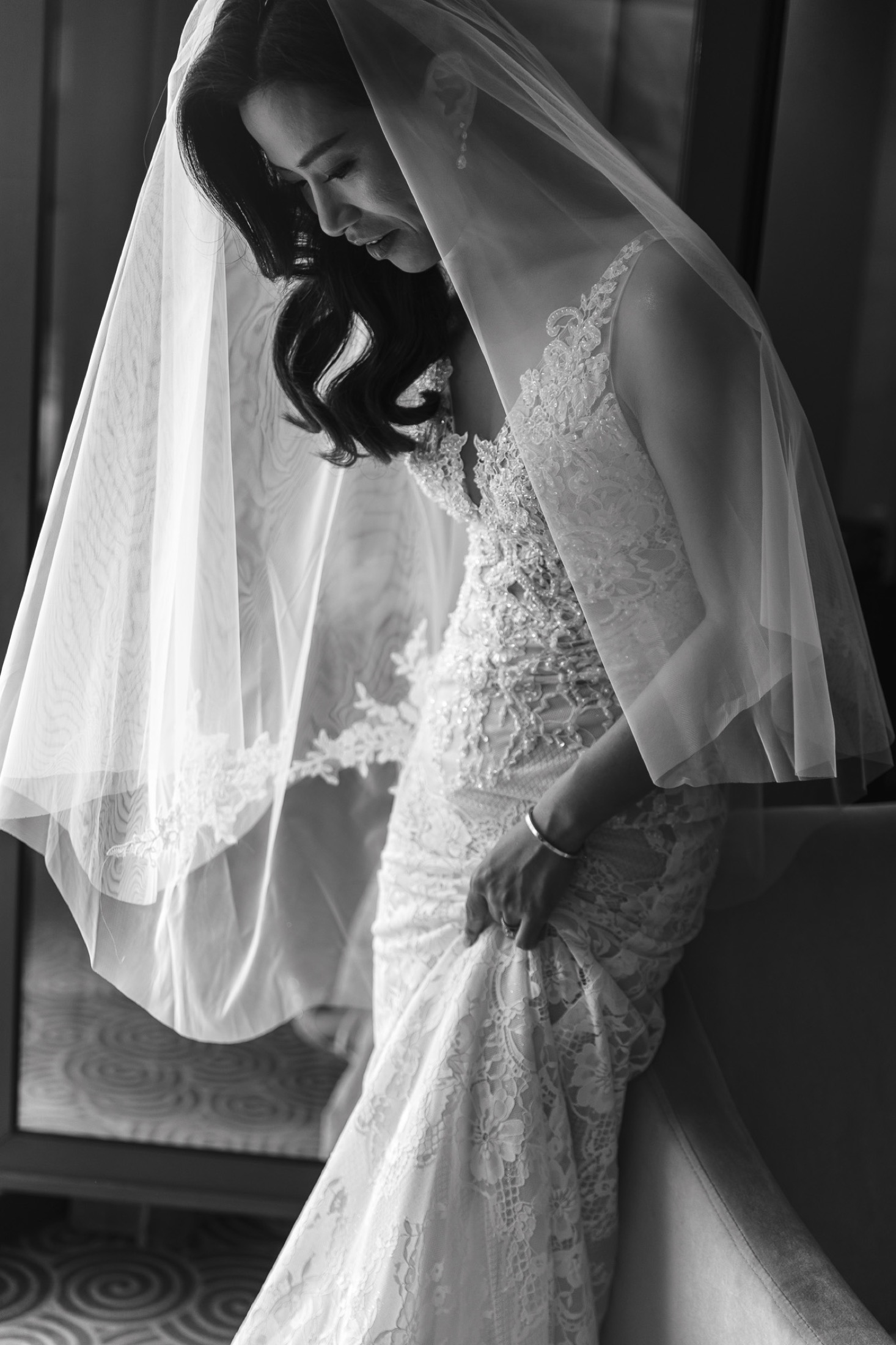 Portrait de mariée noir et blanc - lumière douce et élégante