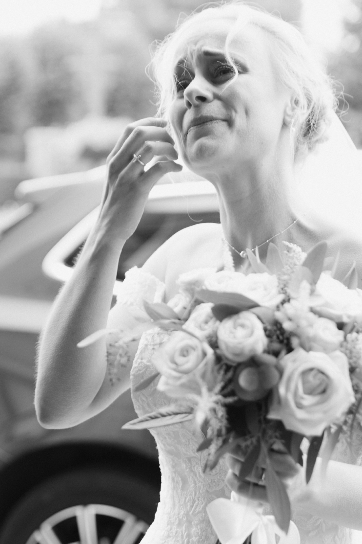 Reportage mariage Paris Versailles - moment de couple naturel
